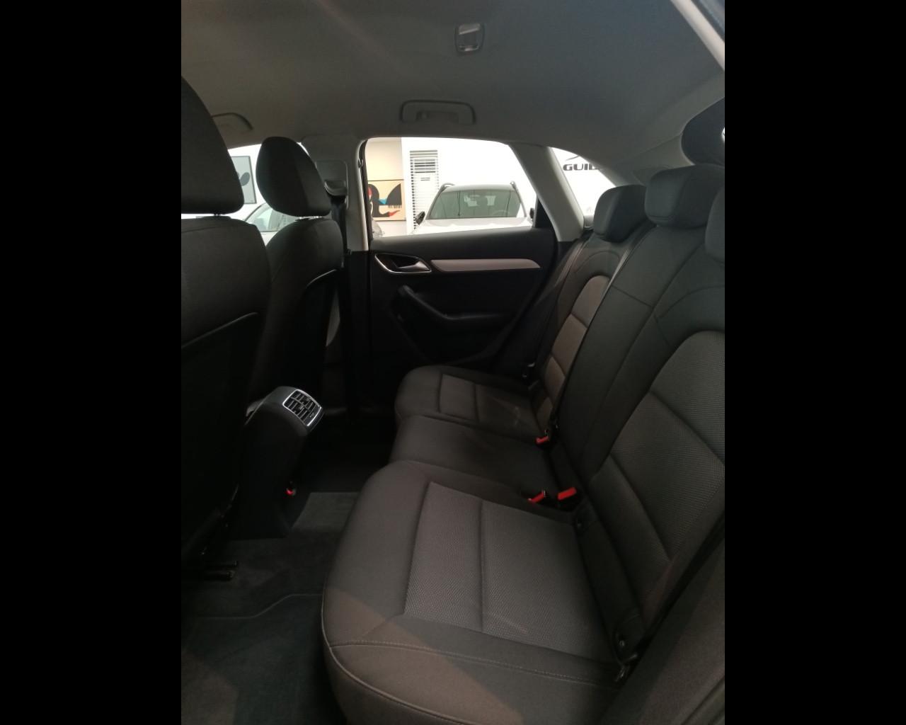 AUDI Q3 I 2015 - Q3 2.0 tdi Business 120cv