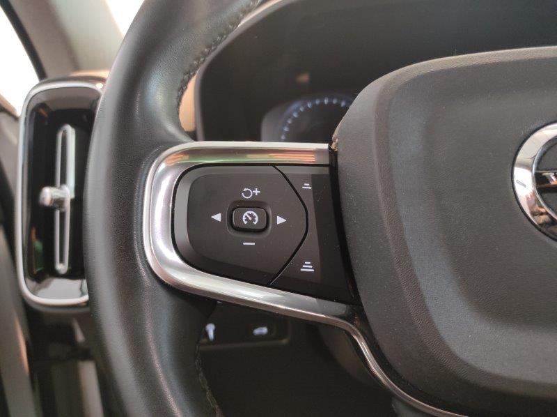 VOLVO XC40 (2017-->) - XC40 B4 AWD AUTOMATICO MOMENTUM