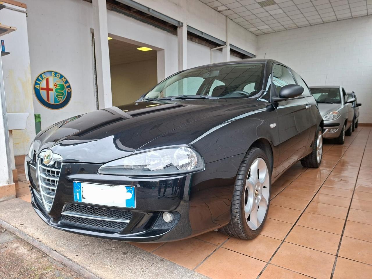 Alfa Romeo 147 3p 1.6 ts 16v BlackLine 105cv, adatta a neop.
