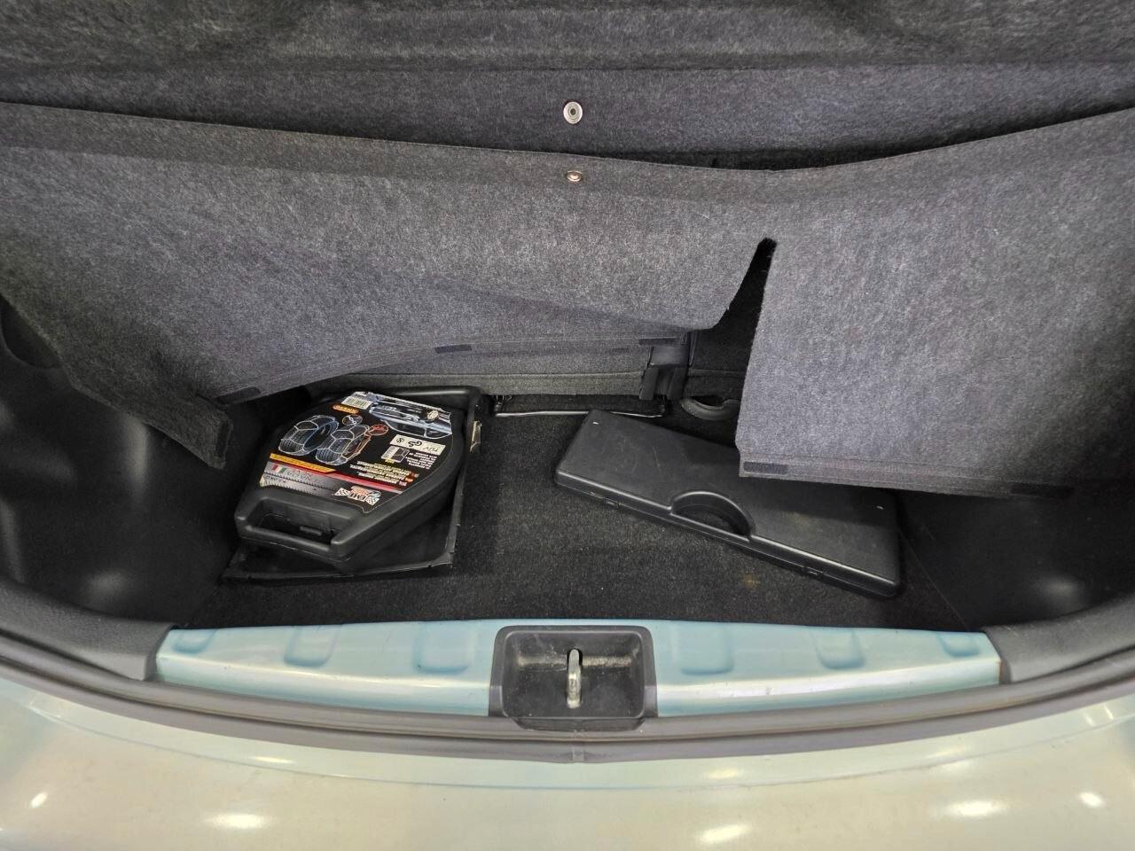 Toyota Yaris 1.0i 16V cat 5 porte Sol