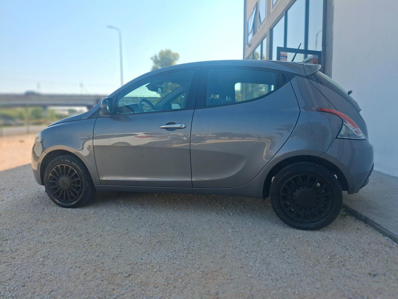 Lancia Ypsilon 1.0, 5 porte Hybrid