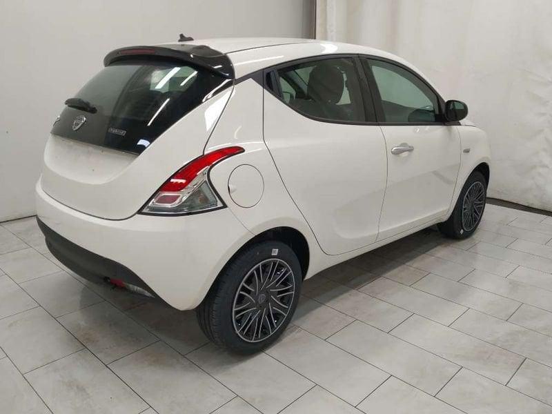 Lancia Ypsilon 1.0 firefly hybrid Silver Plus s&s 70cv