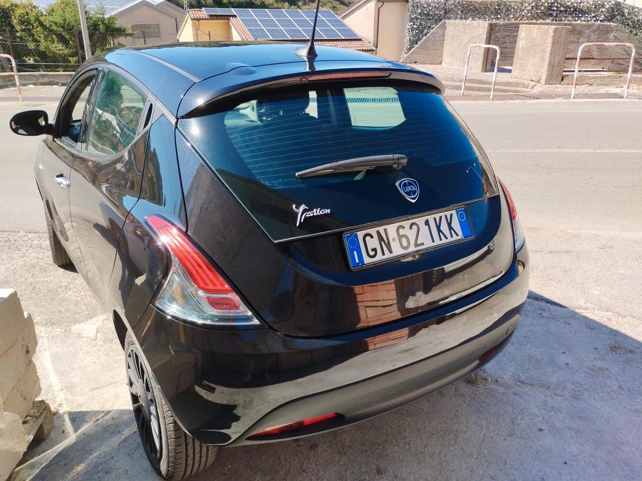 Lancia Ypsilon 1.0 FireFly 5 porte S&S Hybrid Silver