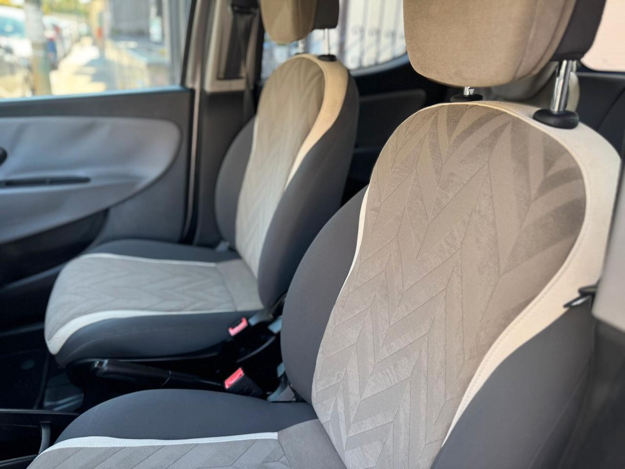 Lancia Ypsilon 1.2 69 CV 5 porte Platinum