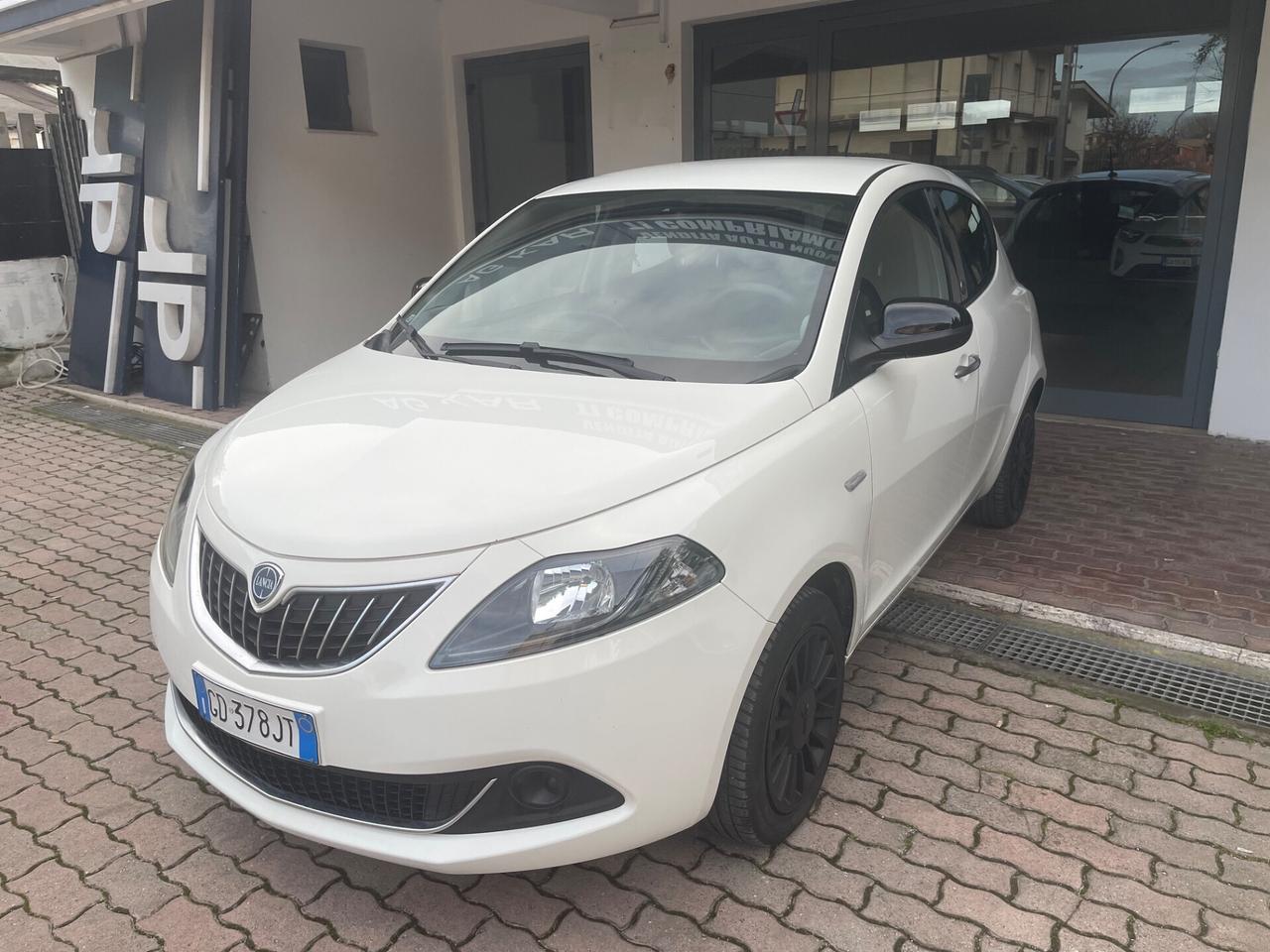 Lancia Ypsilon 1.0 FireFly 5 porte S&S Hybrid Ecochic Silver