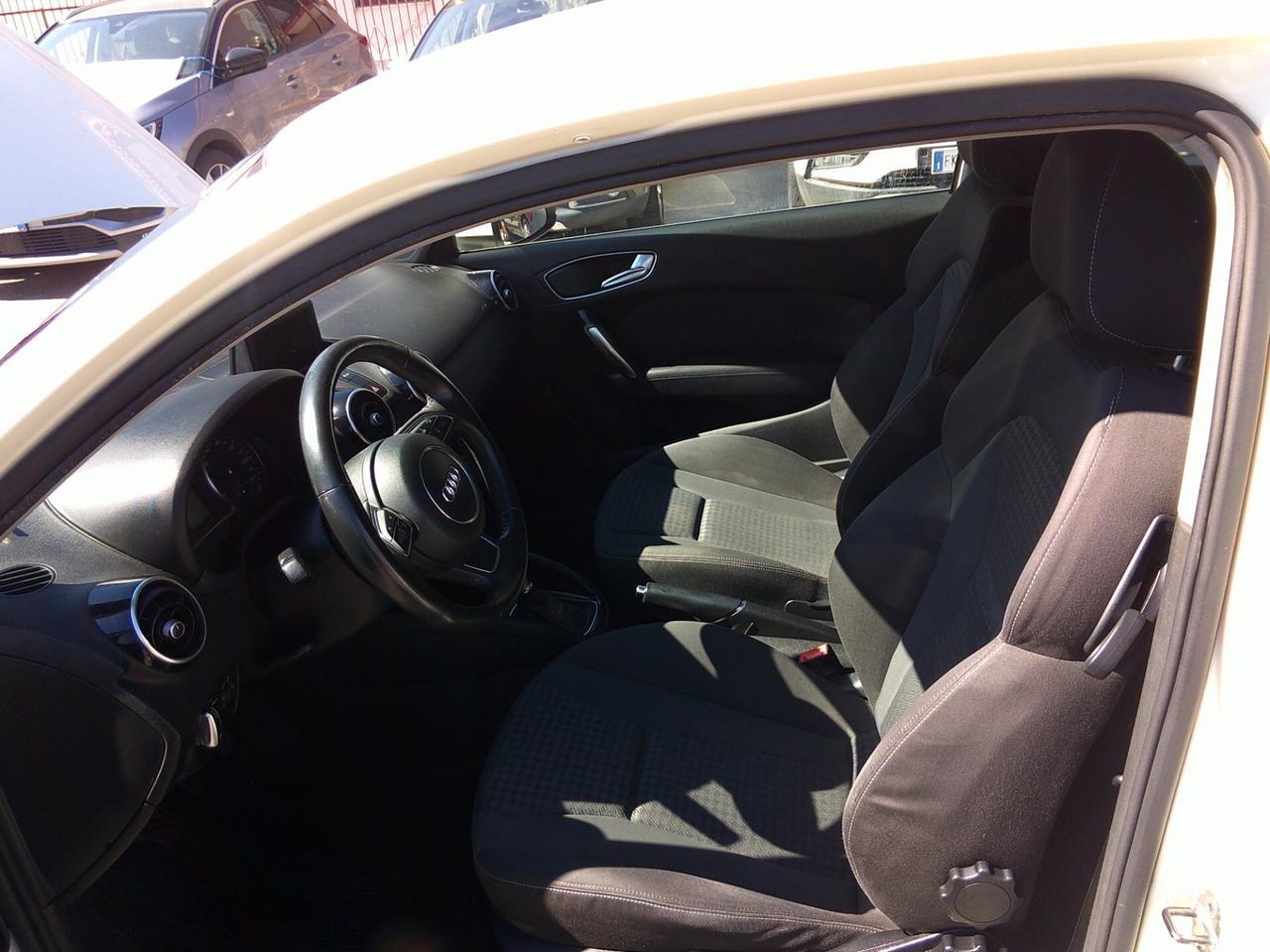 Audi A1 1.6 TDI 105 CV Ambition 12/10