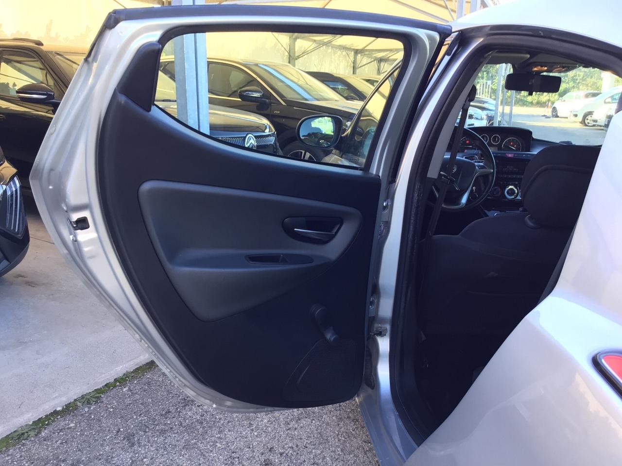 Lancia Ypsilon 1.2 69 CV 5 porte Gold