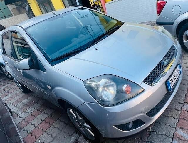 Ford Fiesta 1.4 TDCi aut. 5p. Ghia neopatentati