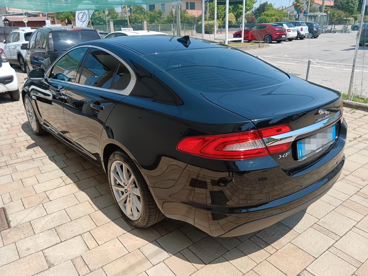 Jaguar XF 2.2 D 200 CV Luxury
