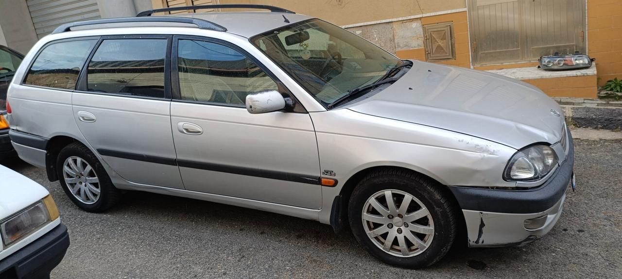 Toyota Avensis 2.0 Tdi D-4D cat Station Wagon Sol