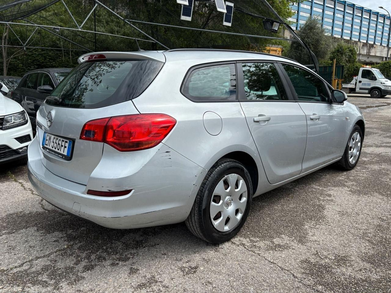 Opel Astra 1.4 100CV Sports Tourer Cosmo ok Neopatentati