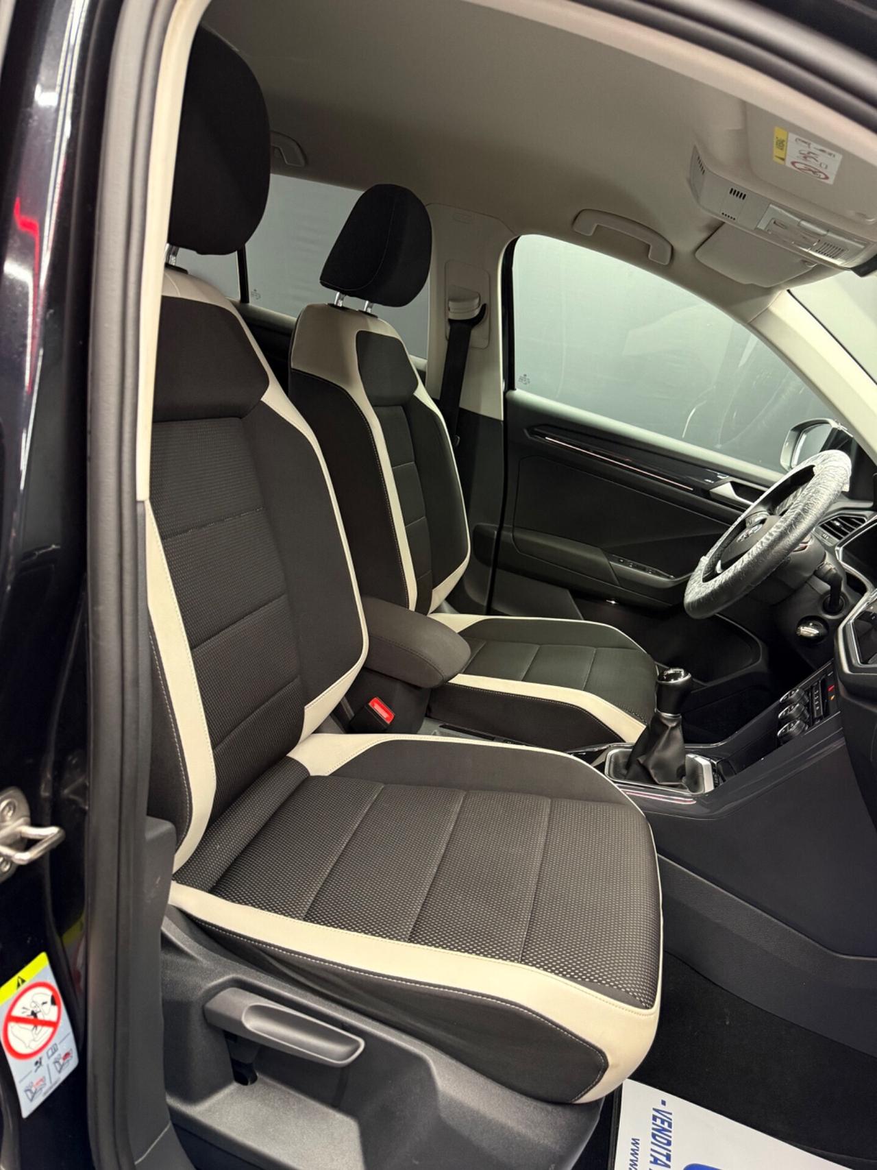 Volkswagen T-Roc 1.6 TDI SCR Advanced BLACK 10/2018