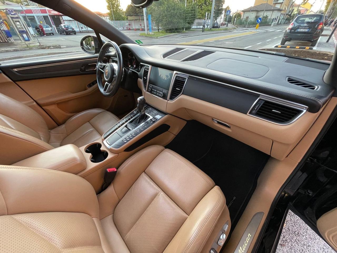 Porsche Macan -- 2.0 #7143