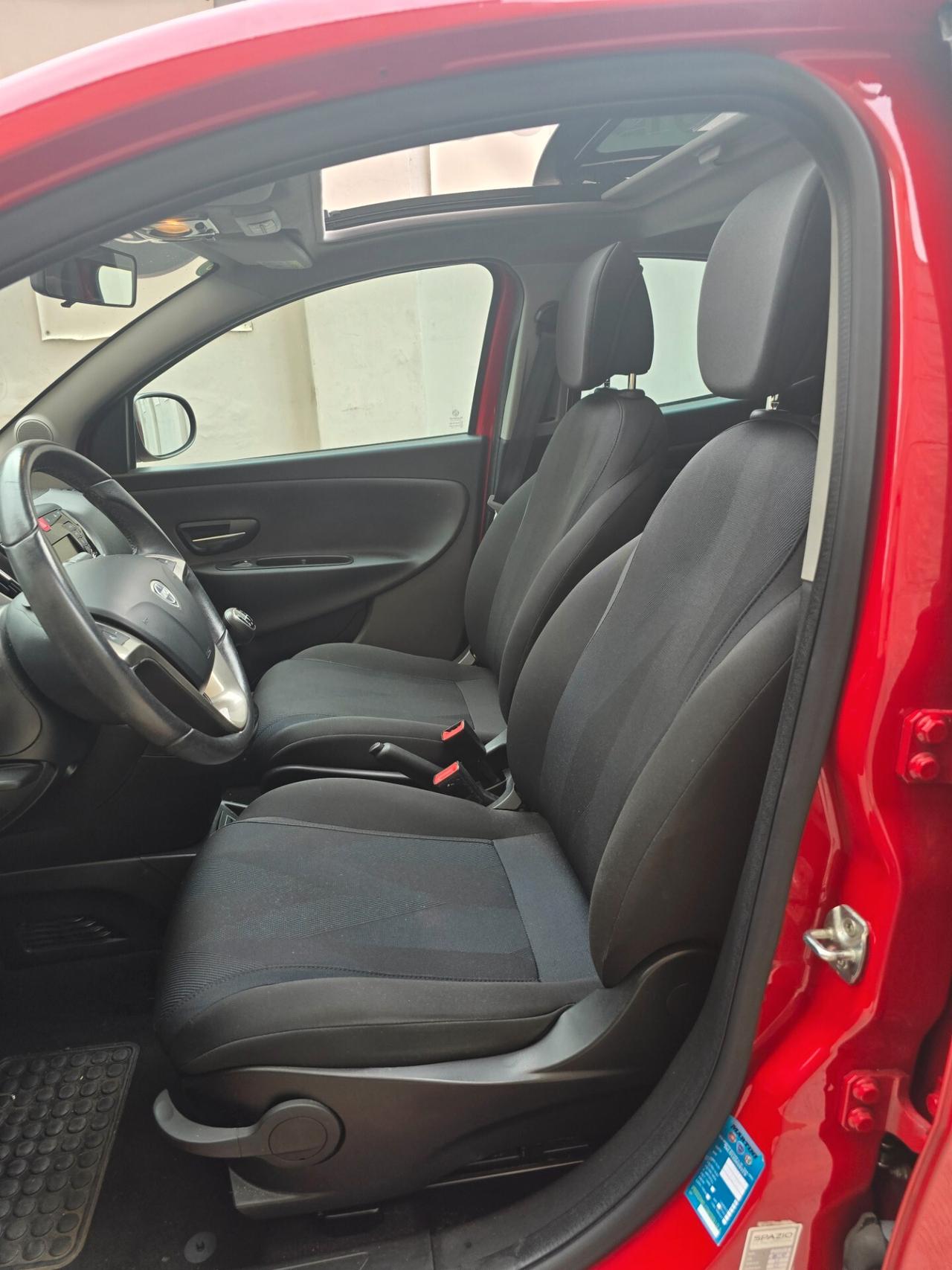Lancia Ypsilon 1.2 69 CV 5 porte TETTO PANORAMICO APRIBILE