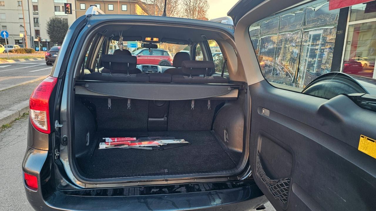 Toyota RAV 4 RAV4 2.2 D-4D 136 CV Luxury