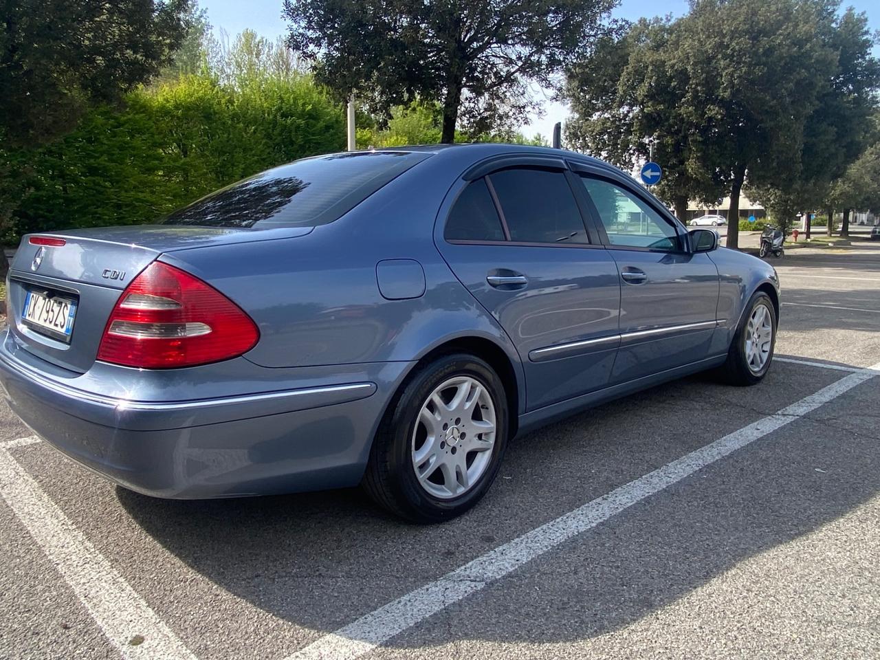 Mercedes-benz E 270 CDI cat Elegance