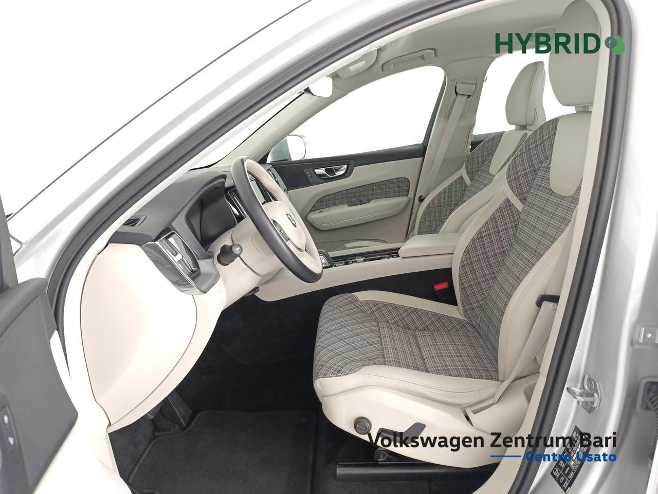 Volvo XC60 2.0 b4 momentum pro auto