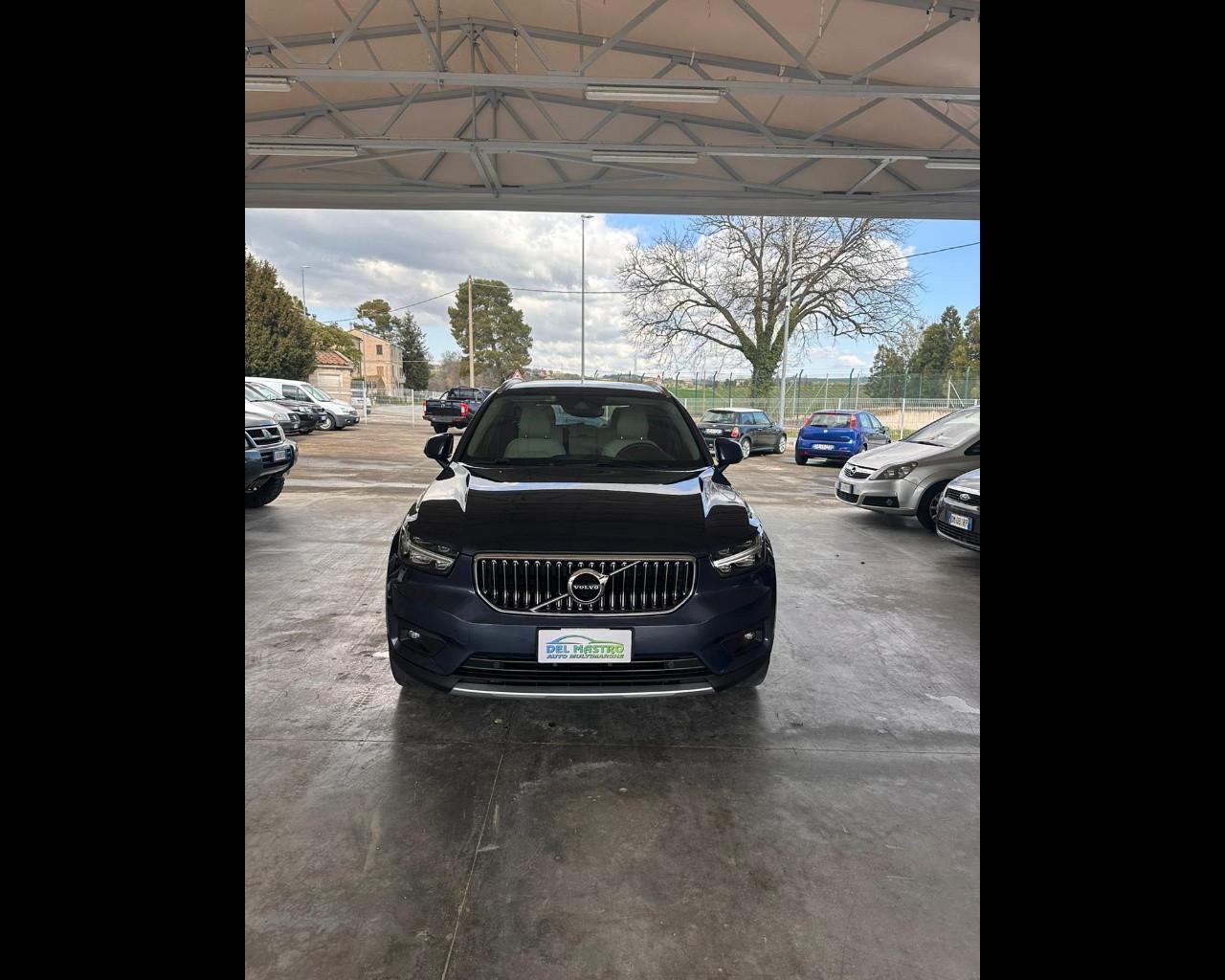 VOLVO XC40 (2017-->) - XC40 D3 AWD Geartronic Momentum