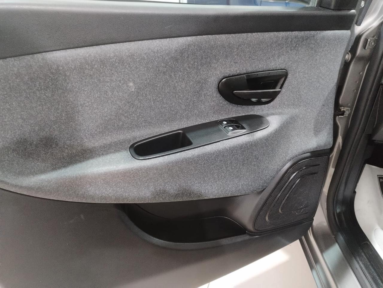 Lancia Ypsilon 1.0 FireFly 5 porte S&S Hybrid Ecochic Silver