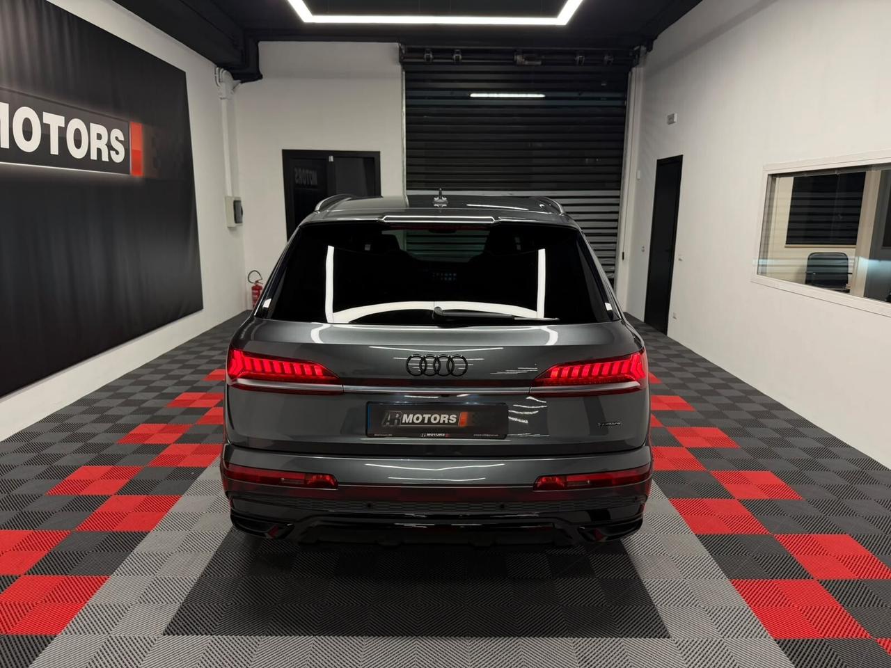 Audi Q7 55 TFSI e S-Line IVA ESPOSTA