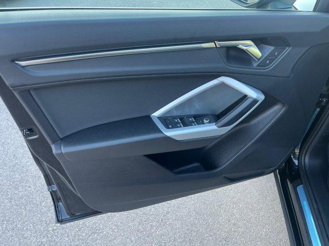 AUDI Q3 35 TDI Business Advanced