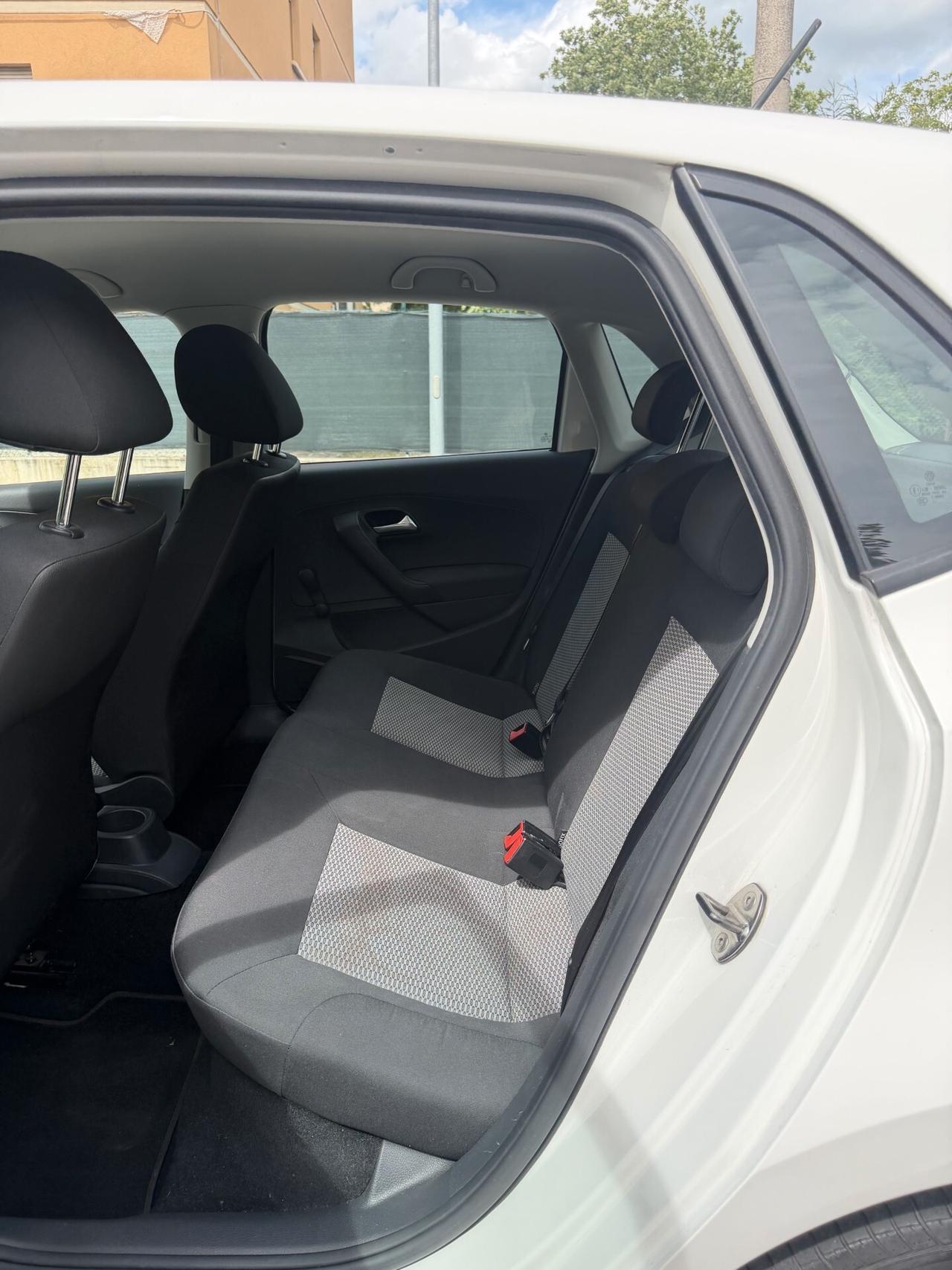 Volkswagen Polo 1.2 tdi - NEOPATENTATI - 12 MESI DI GARANZIA -