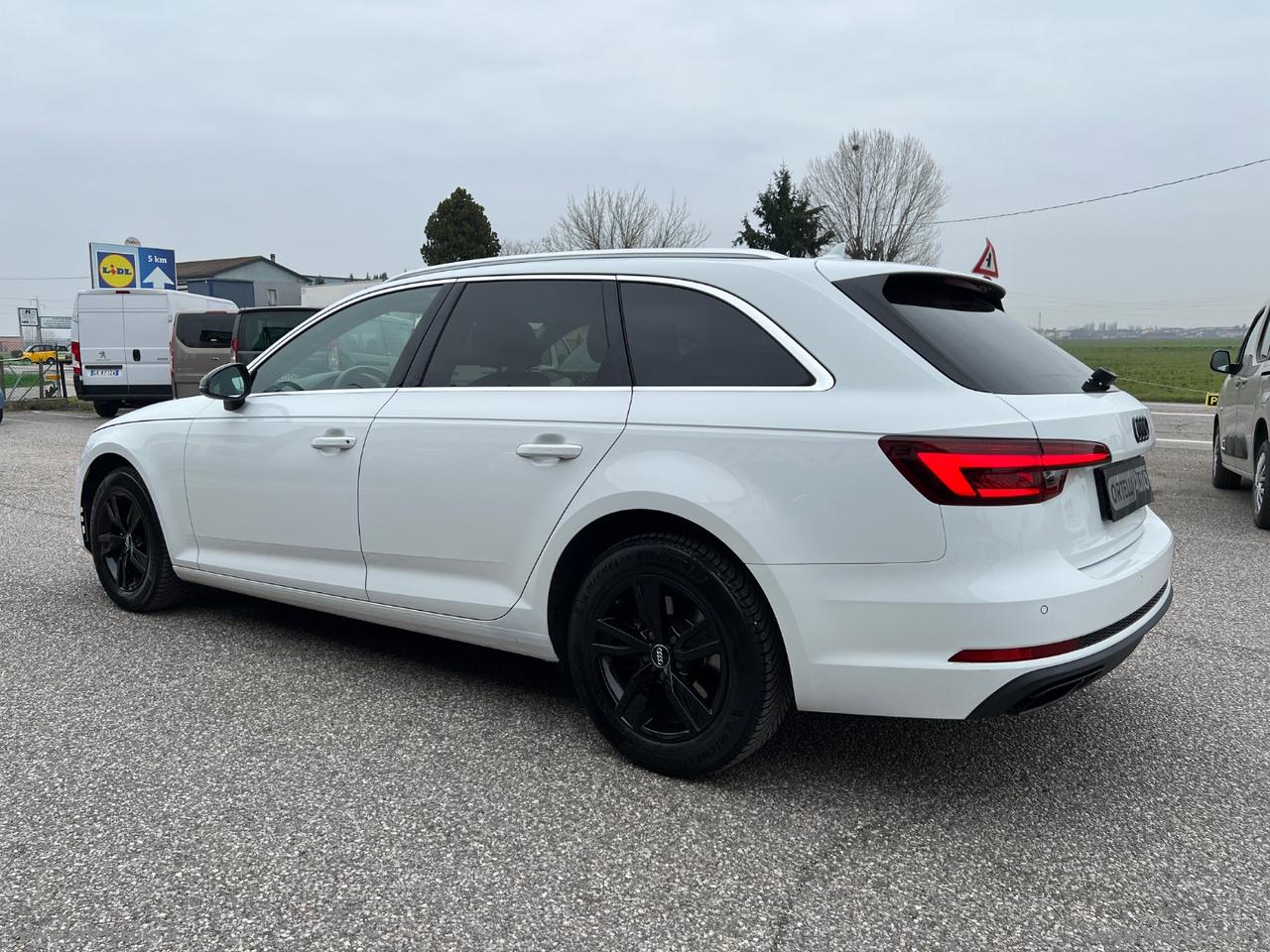 AUDI A4 Avant 30 TDI S tronic Business