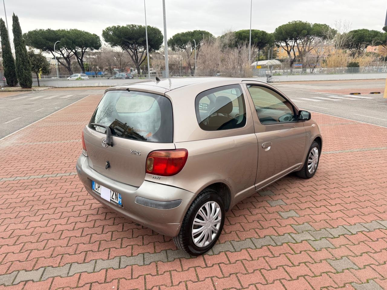 Toyota Yaris 1.0i 3p Sol