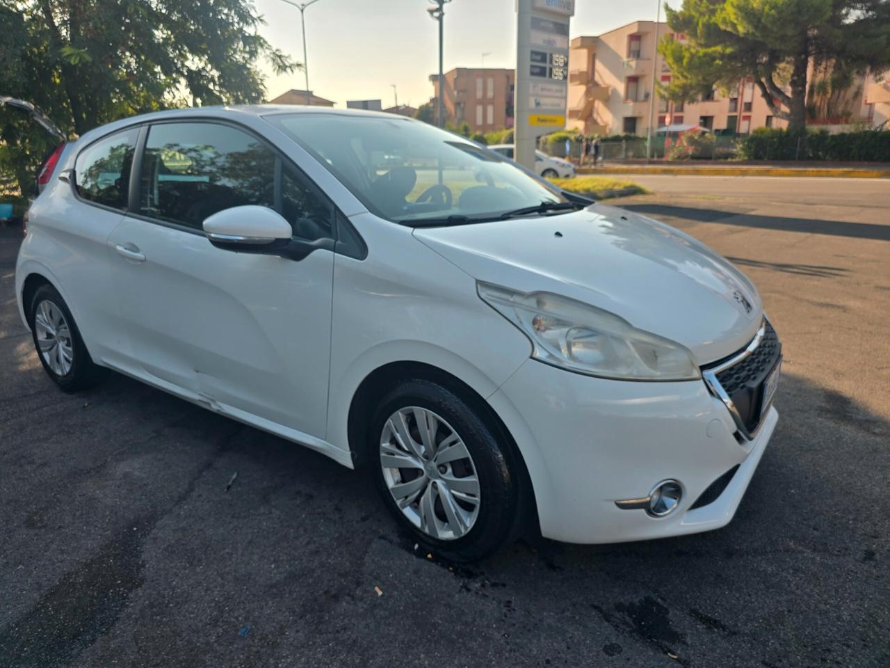 Peugeot 208 PureTech 82 3 porte Allure
