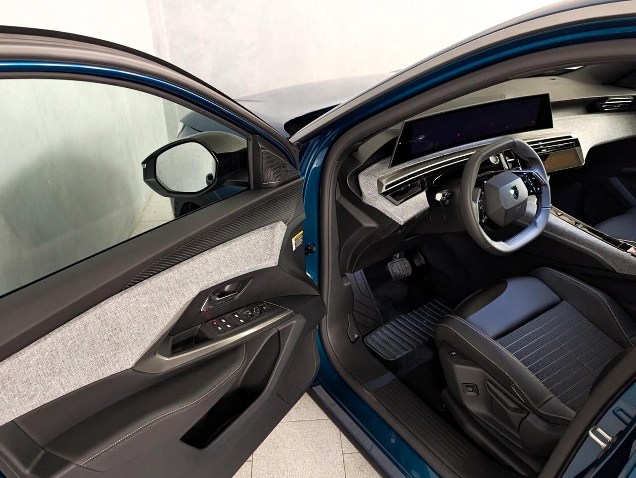 Peugeot 3008 Hybrid 136 e-DCS6 Allure KM0