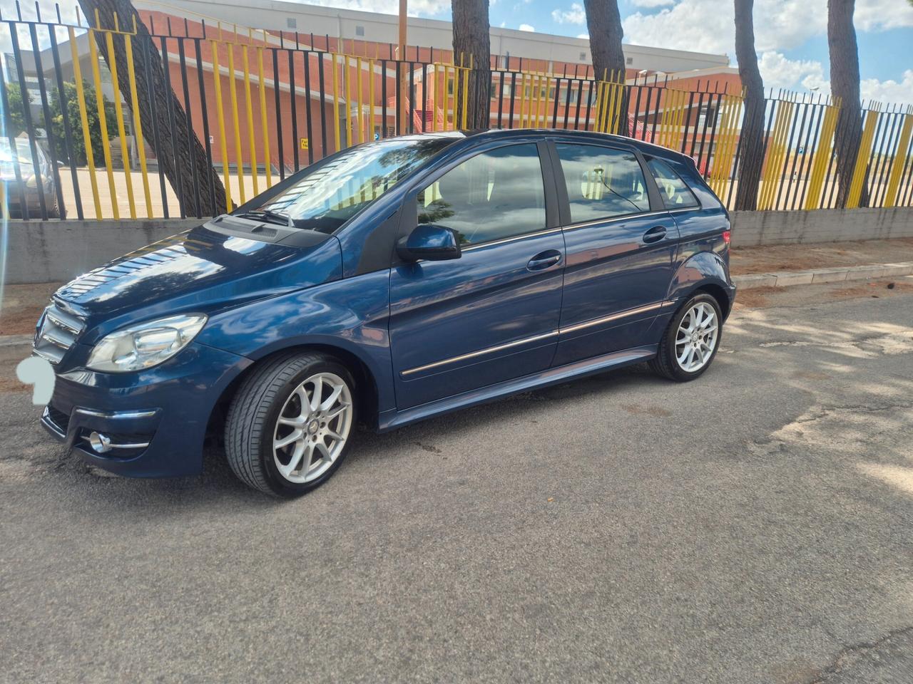 Mercedes classe B 180 SPORT 109CV ANNO 2010