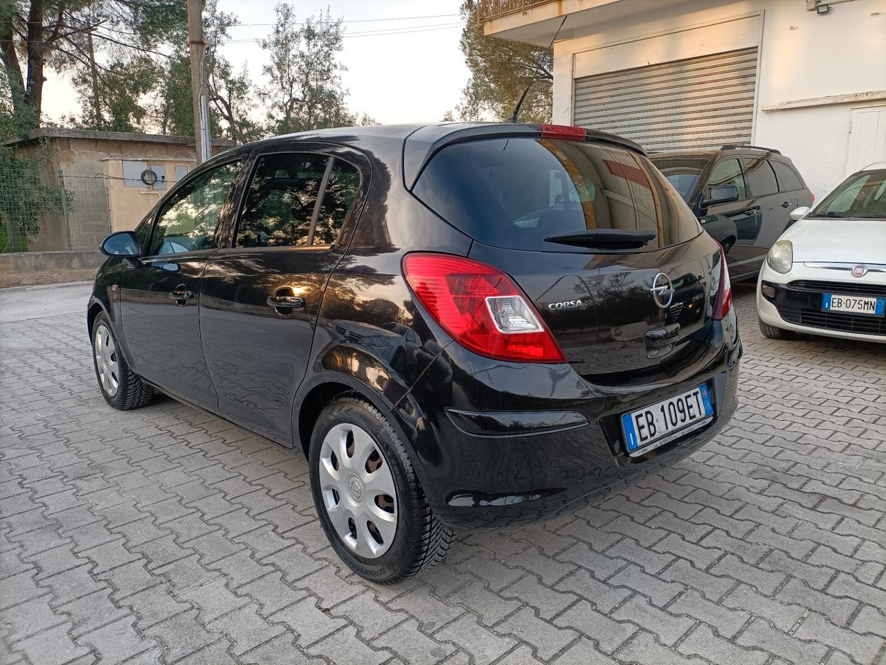 Opel Corsa 1.2 5 porte Club