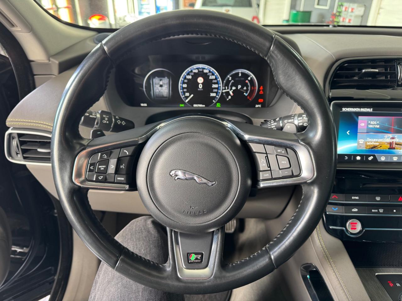 Jaguar F-Pace 2.0 D 180 CV AWD R-Sport