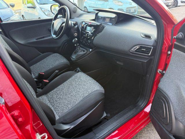 LANCIA Ypsilon 1.0 FireFly 5 porte S&S Hybrid Ecochic Silver