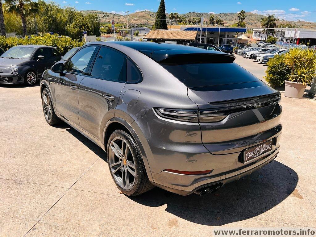 Porsche Cayenne Coupé 3.0 V6 E-Hybrida soli 779 euro al mese