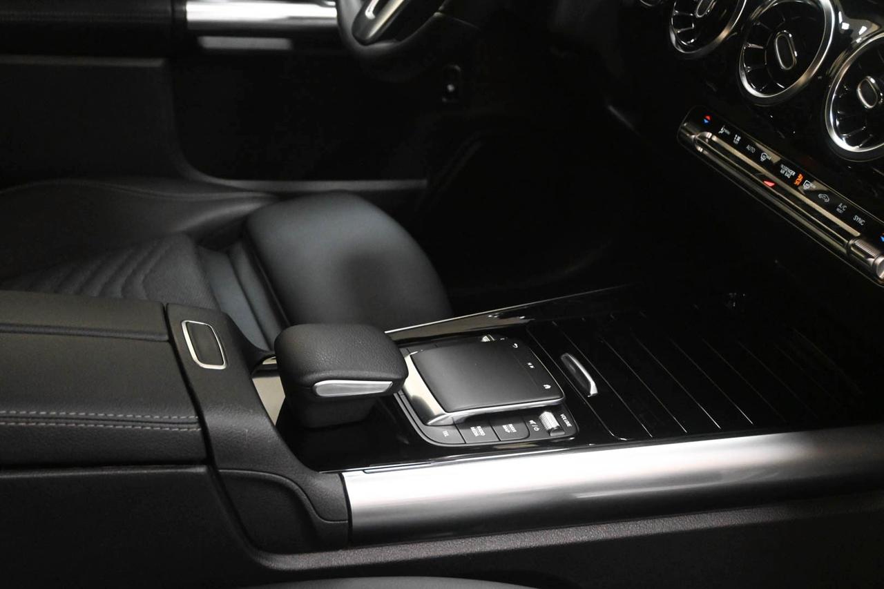 MERCEDES GLA (H247) GLA 200 d Automati...