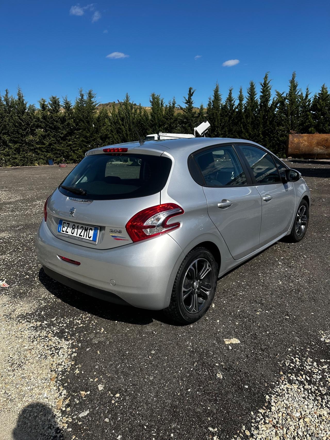 Peugeot 208 1.4 HDi 68 CV 5 porte Allure
