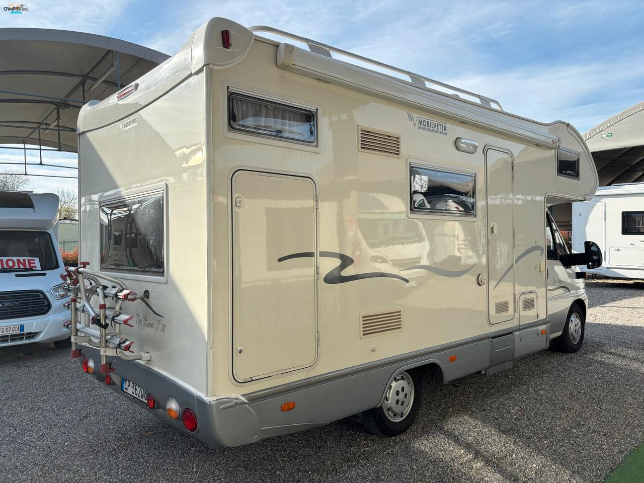 Mobilvetta TOP DRIVER S 70 - Mansardato compatto con letti a castello in coda