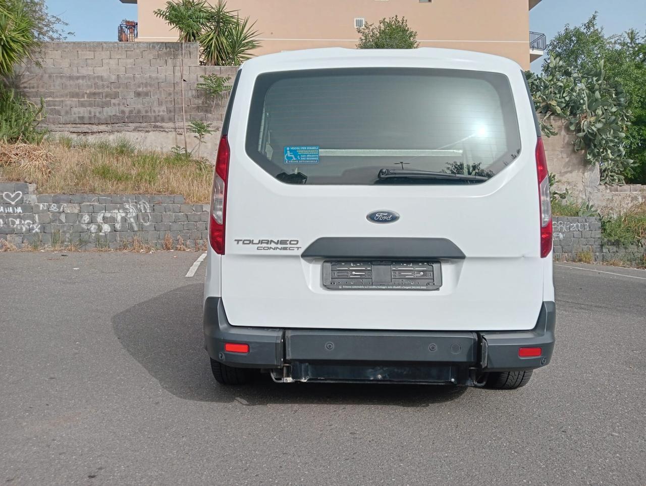 Ford Tourneo Connect Pianale ribassato con rampa disabili in carrozzina