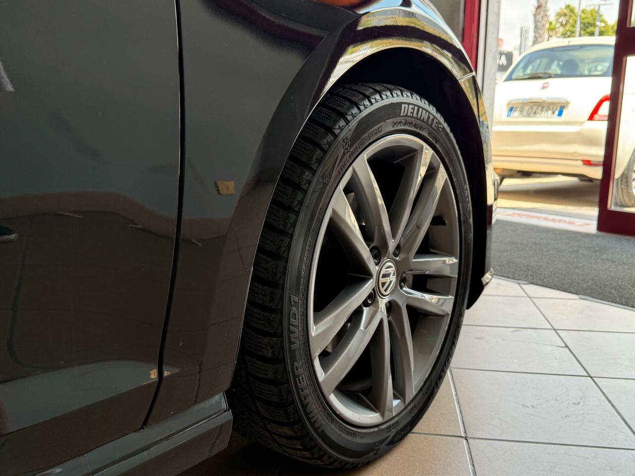 Volkswagen Golf 2.0 TDI DSG 5p. Highline BlueMotion R line.