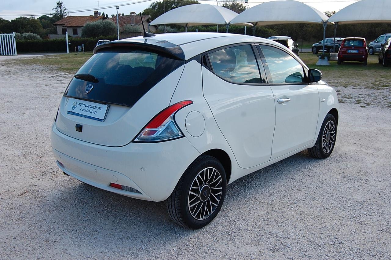 Lancia Ypsilon 1.0 FireFly 5 porte S&S Hybrid Platino