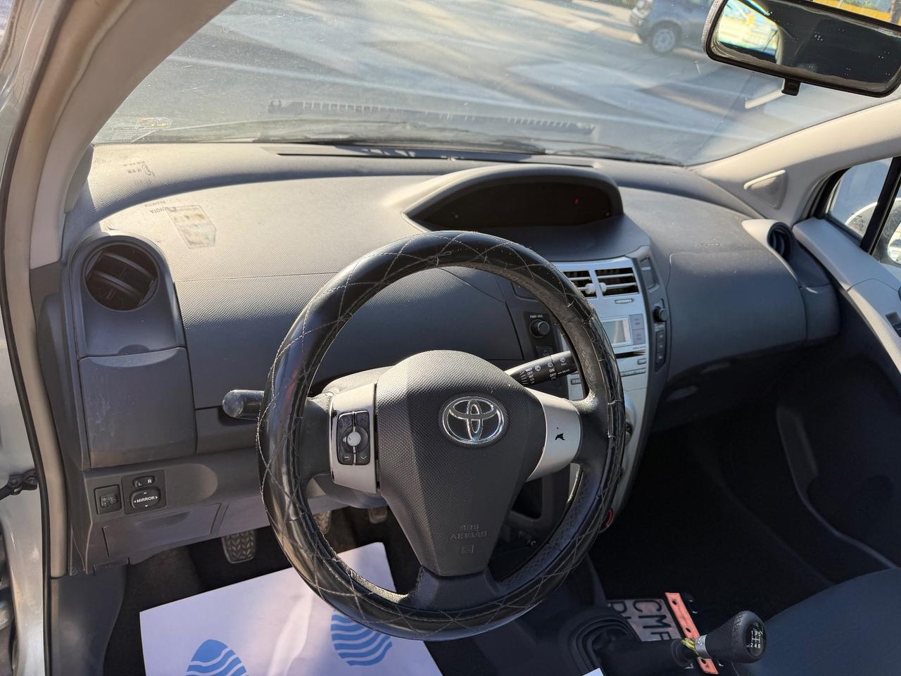 Toyota Yaris 1.0 5 porte