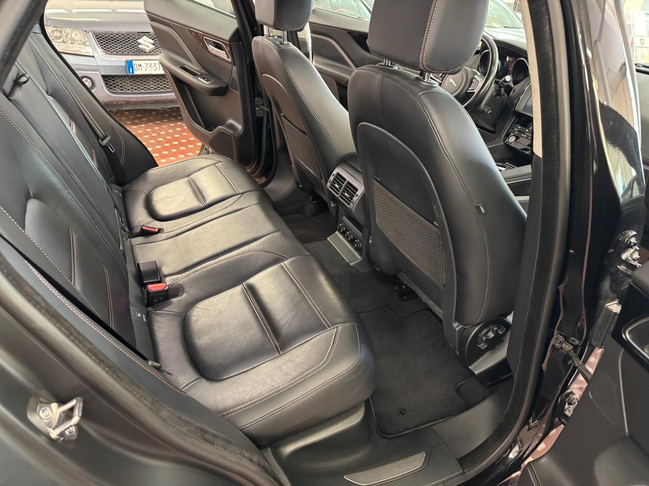 Jaguar F-Pace 2.0 D 180 CV aut. Portfolio - UNICO PROPRIETARIO