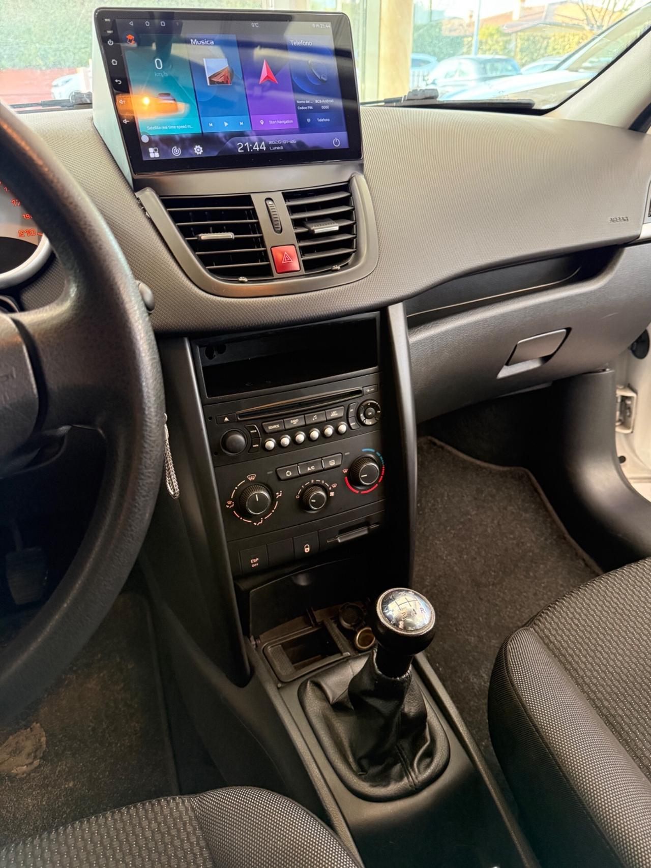 Peugeot 207 5p 1.4 73.000 KM!