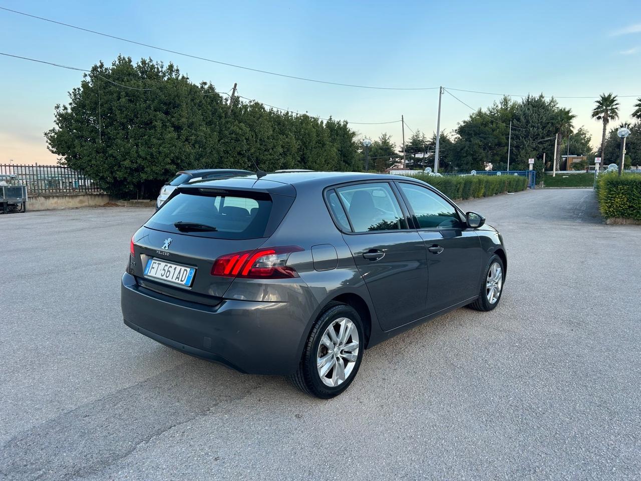 Peugeot 308 BlueHDi 130 S&S Business