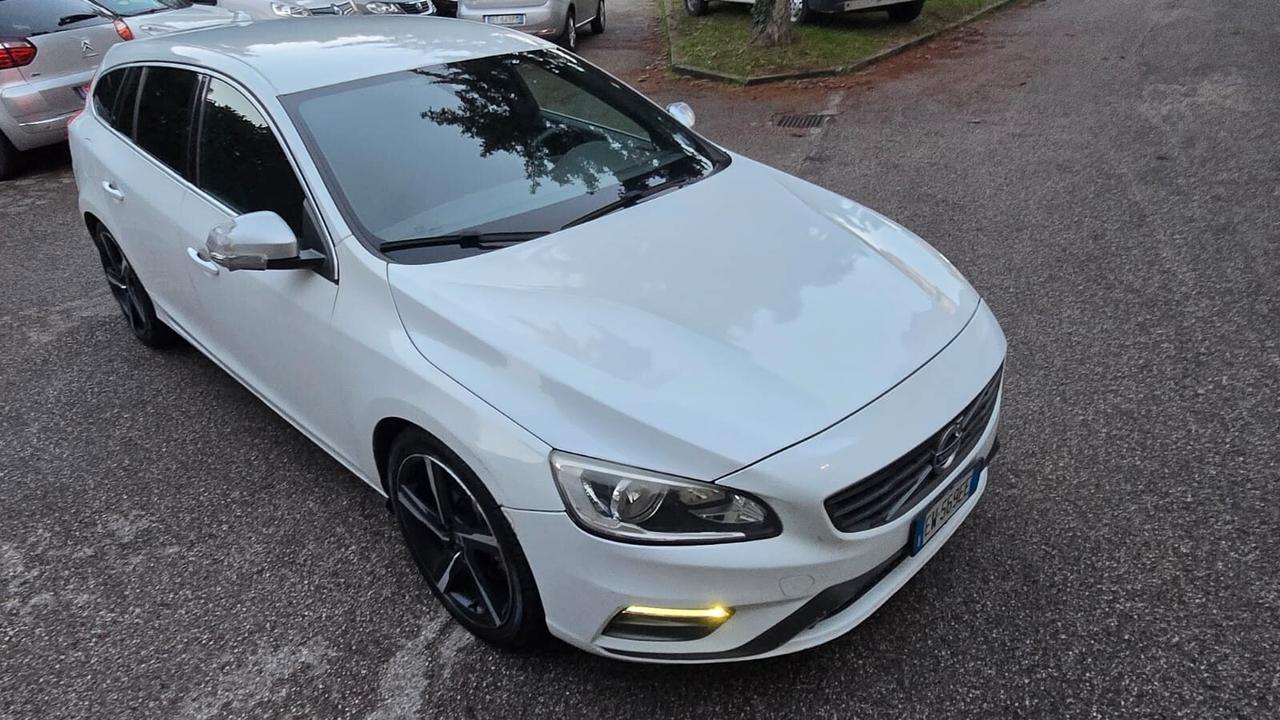 Volvo V60 D4 AWD Geartronic R-design Momentum