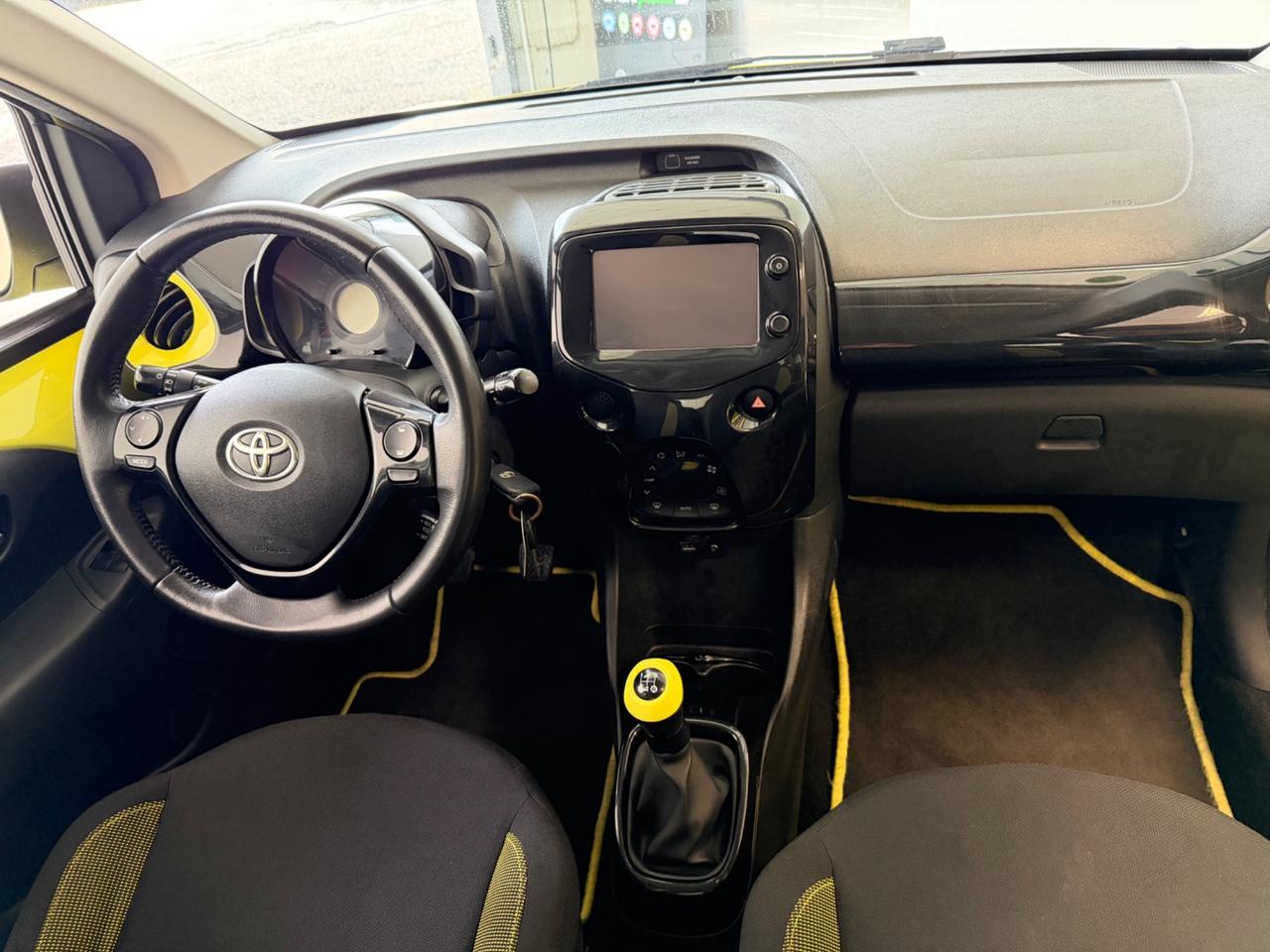 Toyota Aygo 1.0 VVT-i 69 CV 5 porte x-play MMT