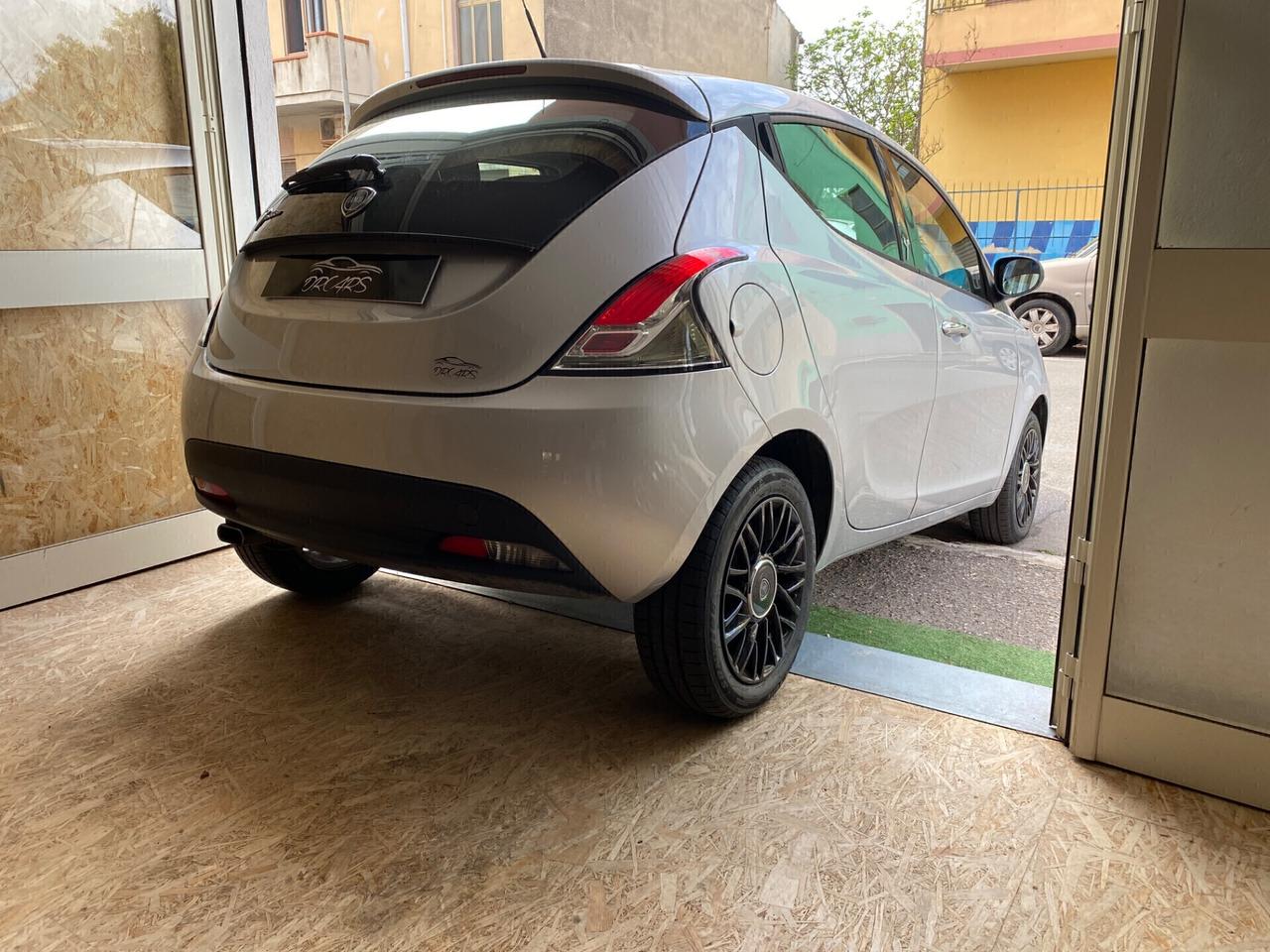 Lancia Ypsilon 1.2 69 CV 5 porte S&S Silver