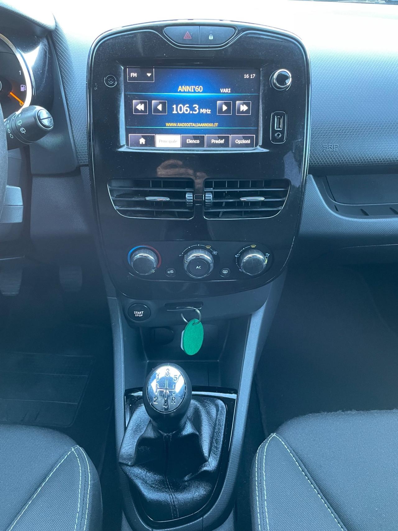 Renault Clio 1.2 16V 5 porte Live!* Neo patentati *