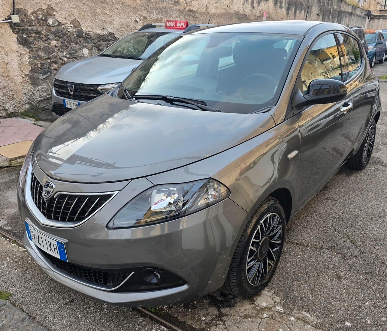 Lancia Ypsilon 1.0 FireFly 5 porte S&S Hybrid Platino